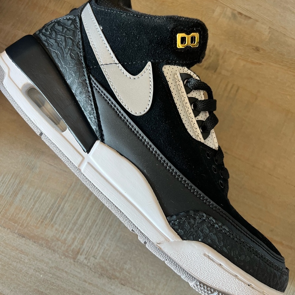 Air Jordan 3 Retro TH - Picture 4 of 9